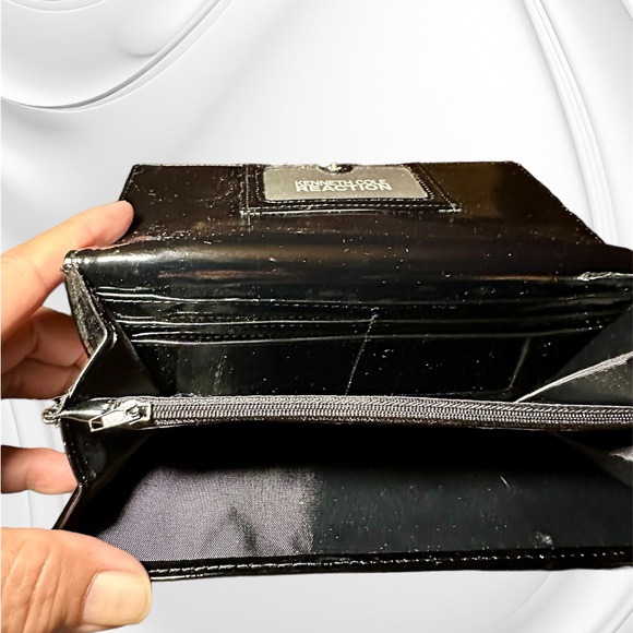 kenneth Cole womens wallet. - Picture 4 of 7